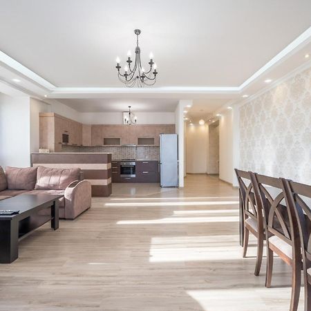 2 Bedrooms 2 Bathrooms Large And Lux Apartment Best Location Erevan Exterior foto