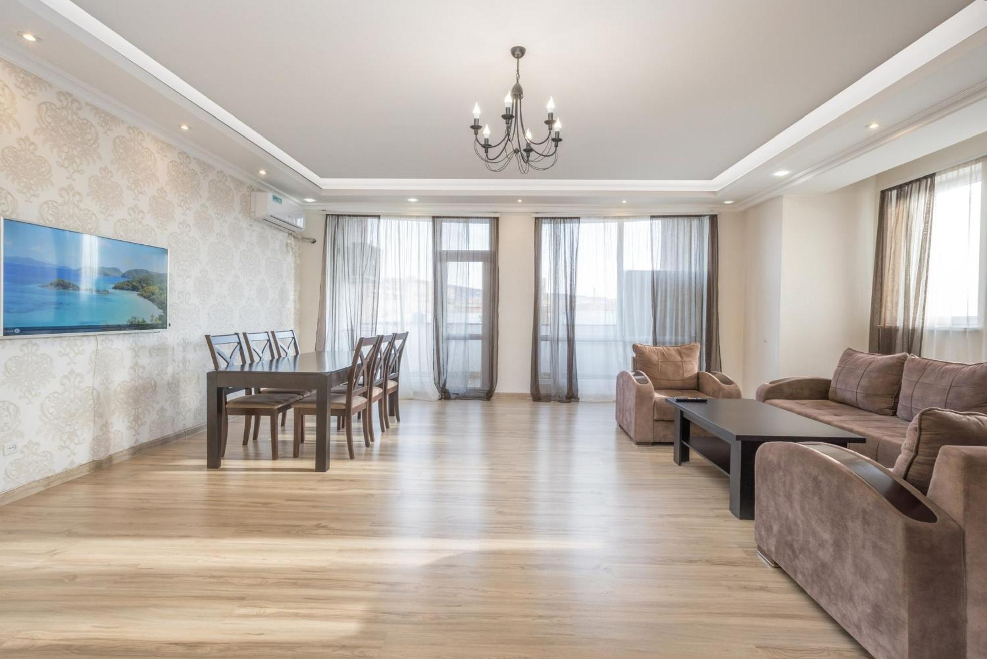 2 Bedrooms 2 Bathrooms Large And Lux Apartment Best Location Erevan Exterior foto