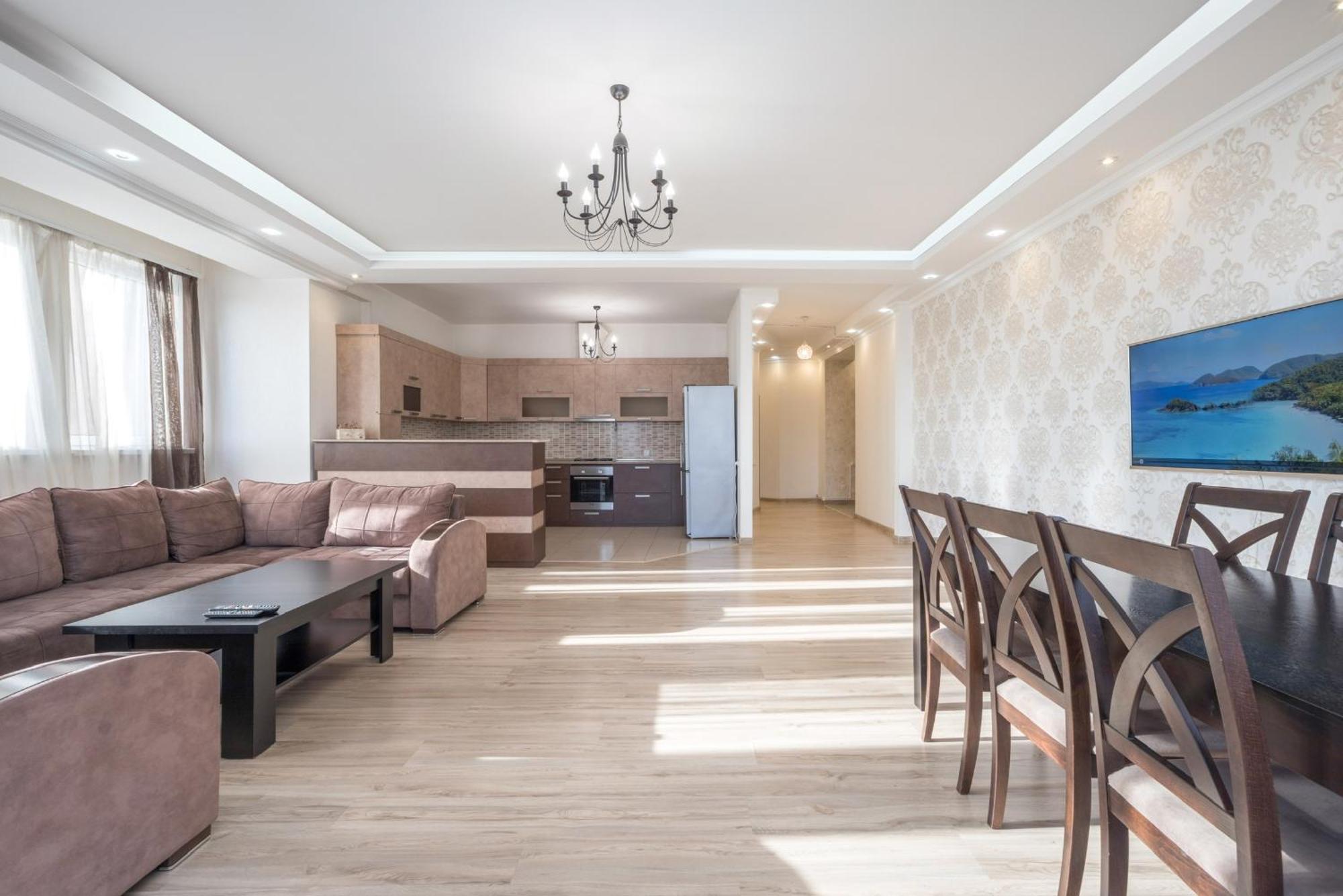 2 Bedrooms 2 Bathrooms Large And Lux Apartment Best Location Erevan Exterior foto